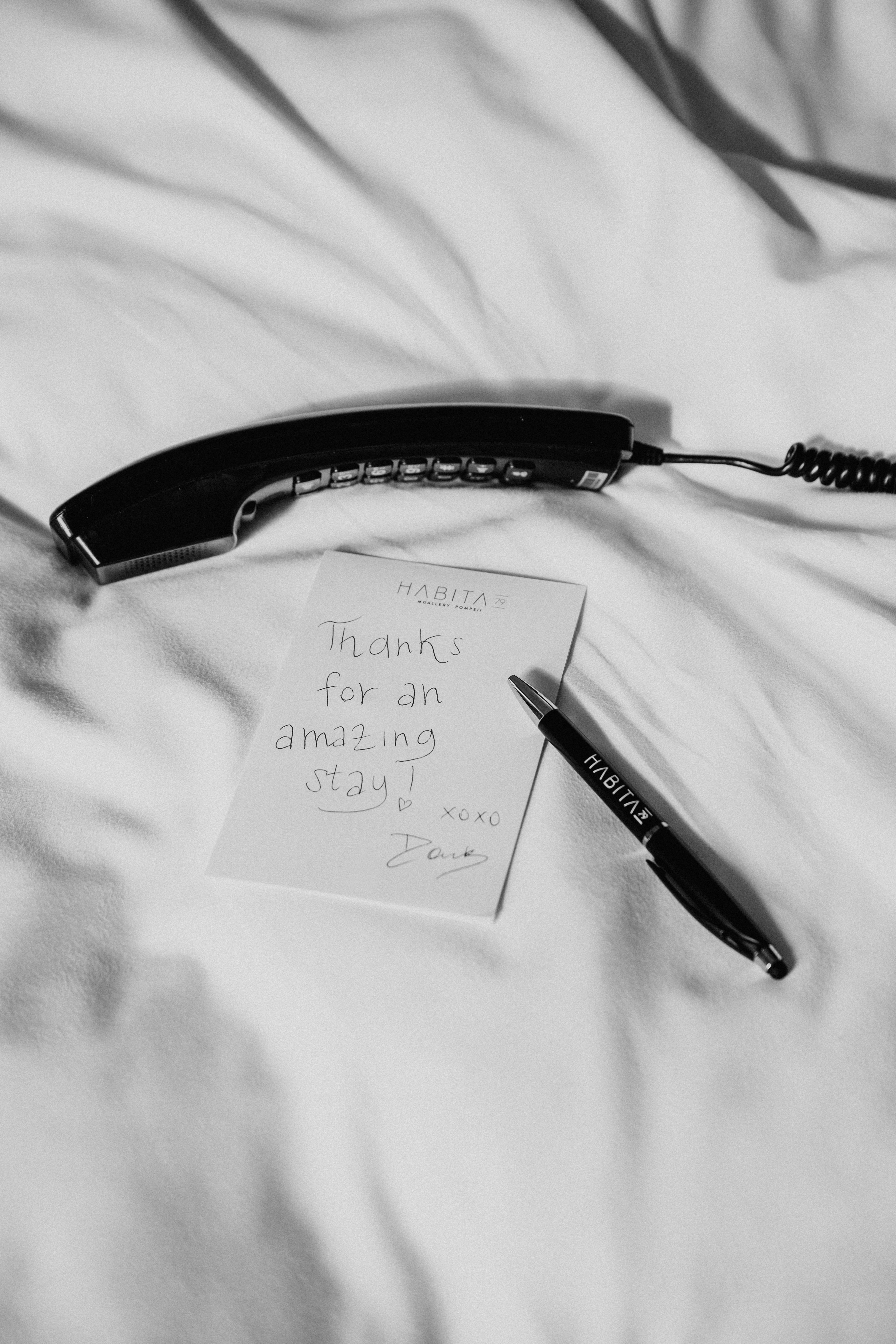 Habita79 thank-you note on a bed